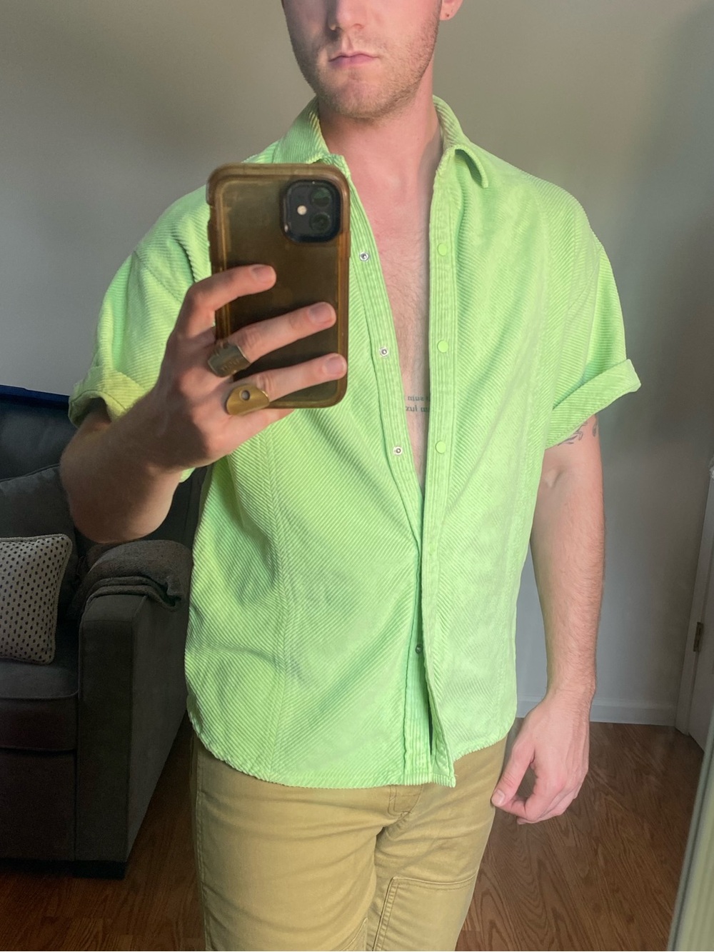 Short Sleeve Button-Up Shirt in Light Green
